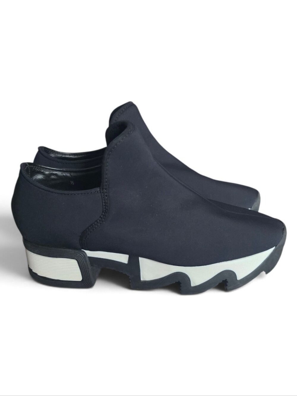 WES I Black Outline Low Top Sneaker-Size 6.5 Women's